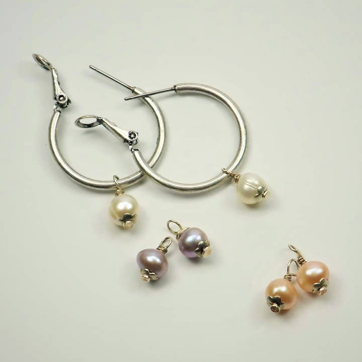 Creole earrings with interchangeable pearl pendants for wholesale by Lollia Modeschmuck