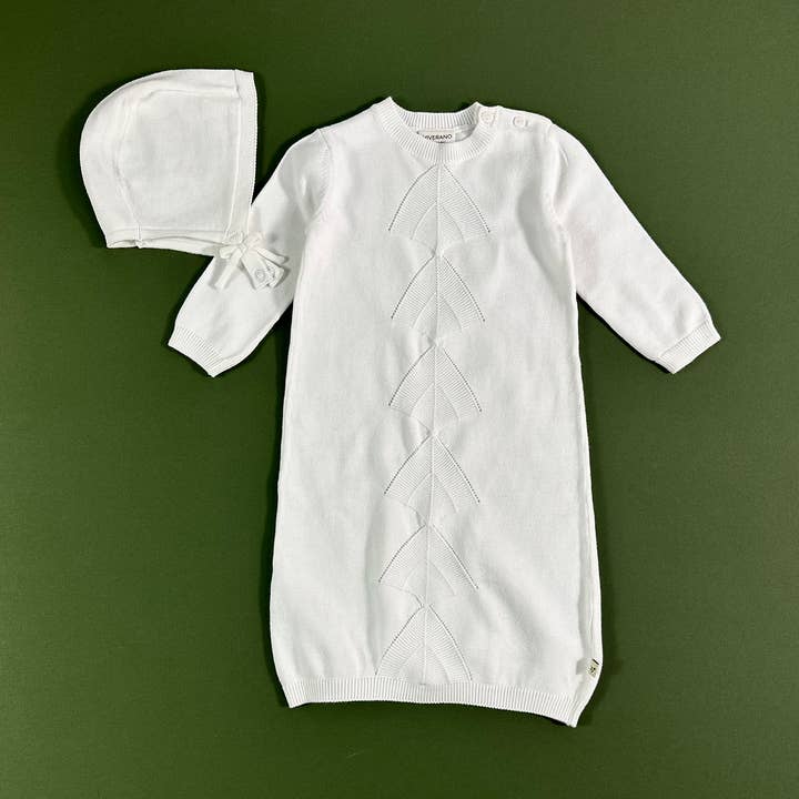 Bata de dormir y sombrero Dove White Pointelle Knit para bebé, 2 unidades, orgánico para venta al por mayor de Viverano Organics
