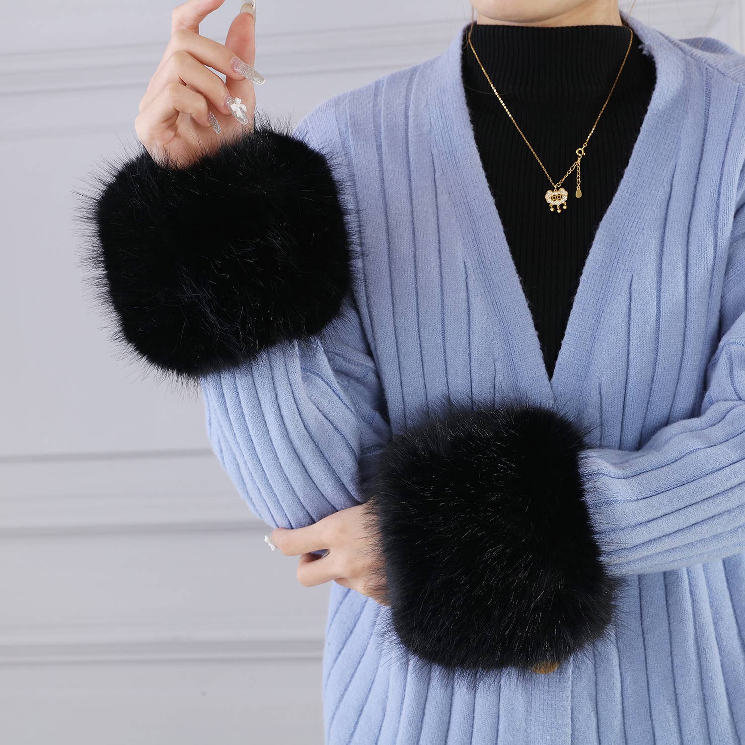 PEACH ACCESSORIES - Wholesale Fur/Faux Fur Coat - Women's - Glamorous Faux Fur Cuffs 00818