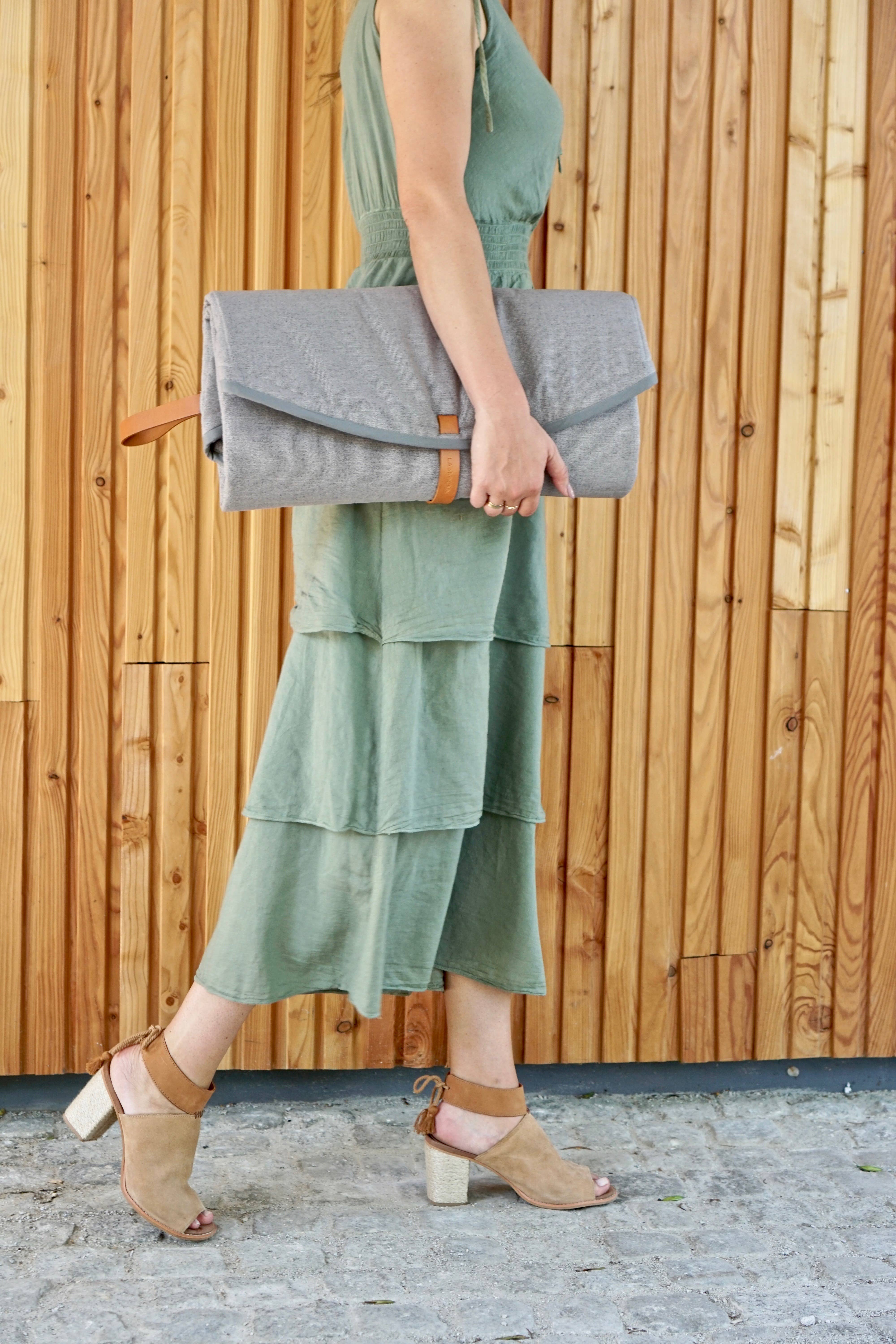 Labbvenn – Engroshandel Kæledyrsmåtte – Hund – Okka kompakt og alsidig rejsemåtte til kæledyr28