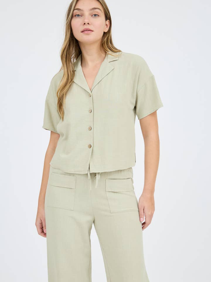 Blu Pepper - Wholesale Blouse - Women's - COLLARED BUTTON DOWN SHORT SLEEVE LINEN TOP