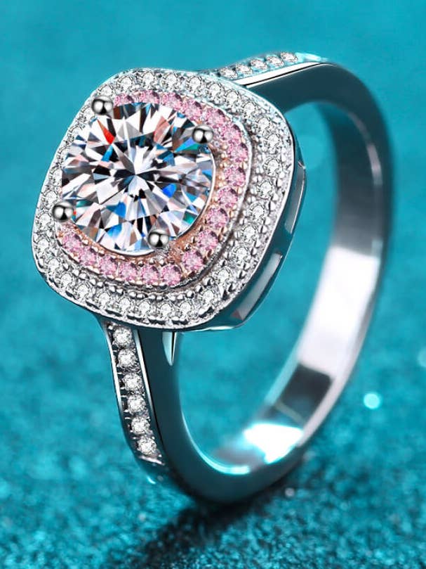 Need You Now Pink Moissanite Ring (Rhodium over rent sterlingsølv) for engroshandel hos Sparkala