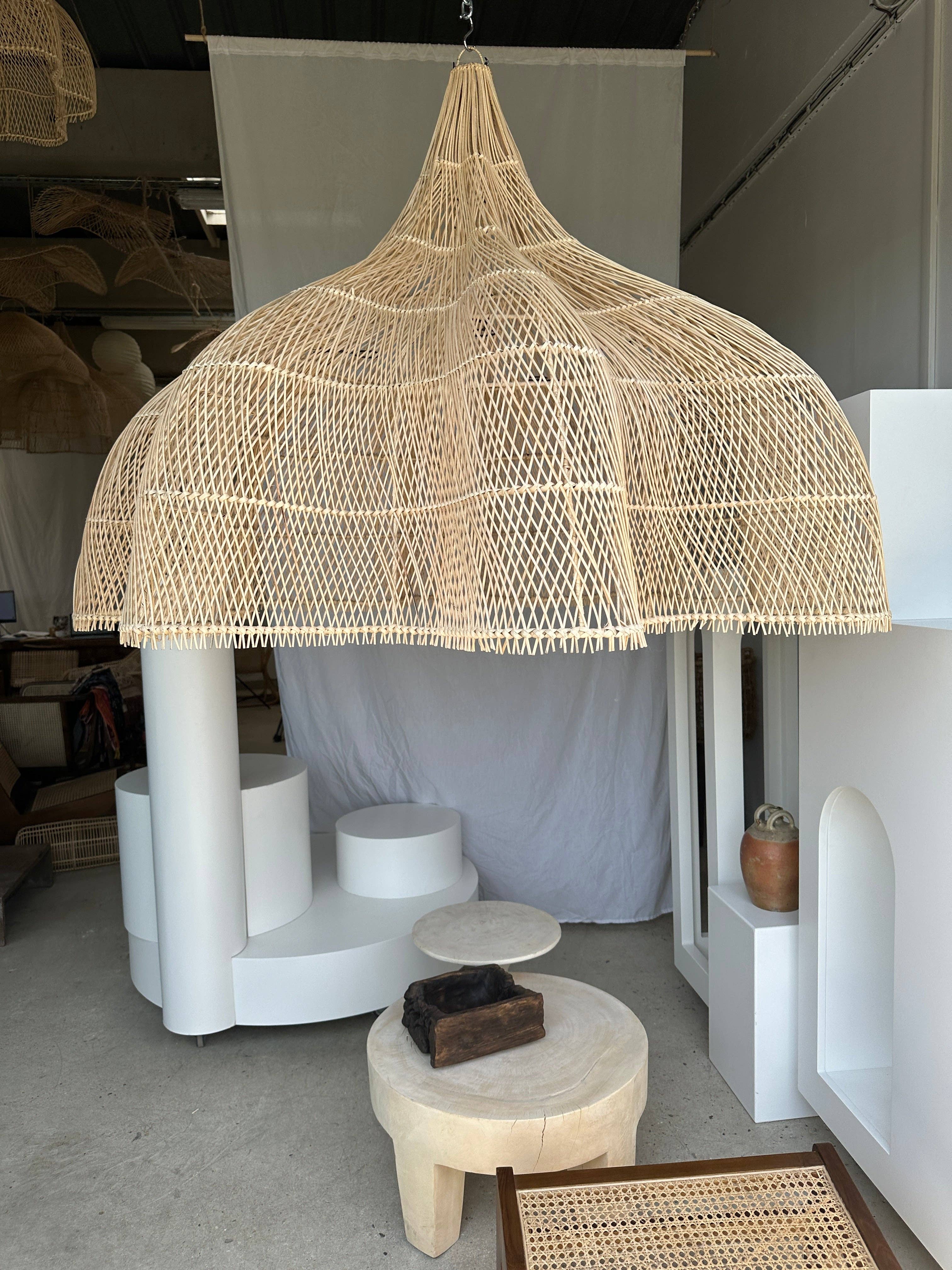 Office Objets - Wholesale Chandelier/Hanging Light - Immense rattan suspension in the shape of a flower, tulip, corolla H:1m; D:1m50187