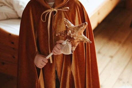 Moi Mili - Wholesale Cape - Kids - “Little Gold Riding Hood” Magic Cape1