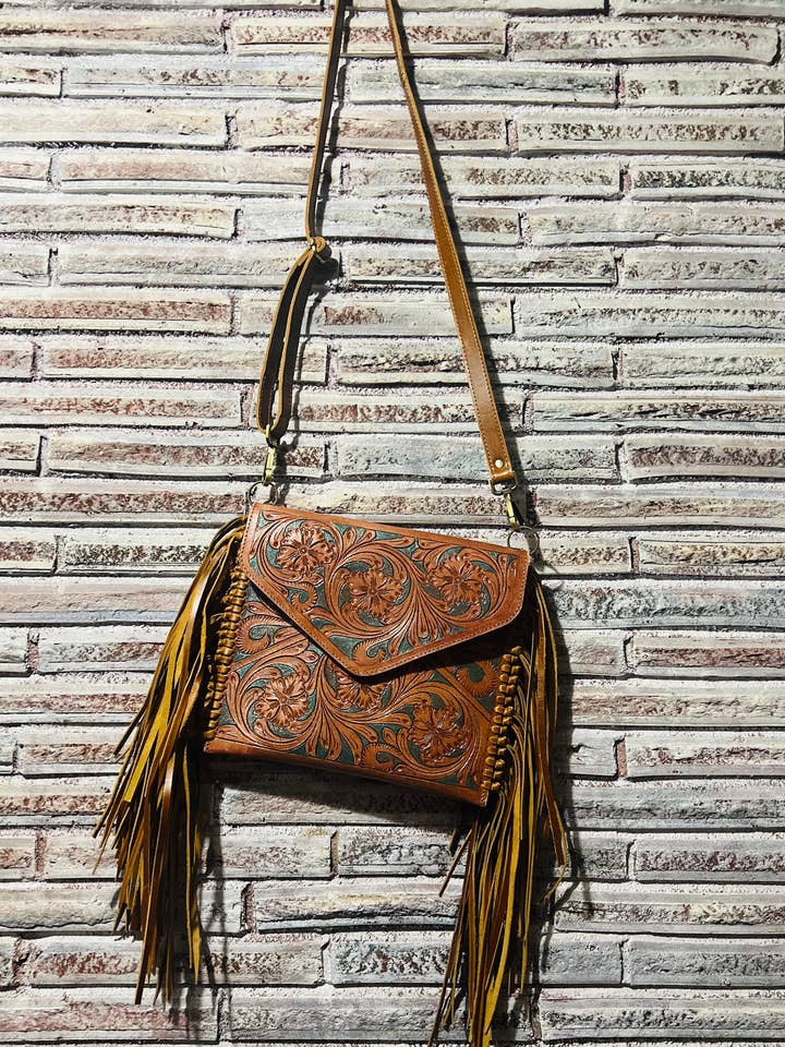 Borsa a tracolla in pelle con busta lavorata per la vendita all'ingrosso da parte di FRINGE & LUXE