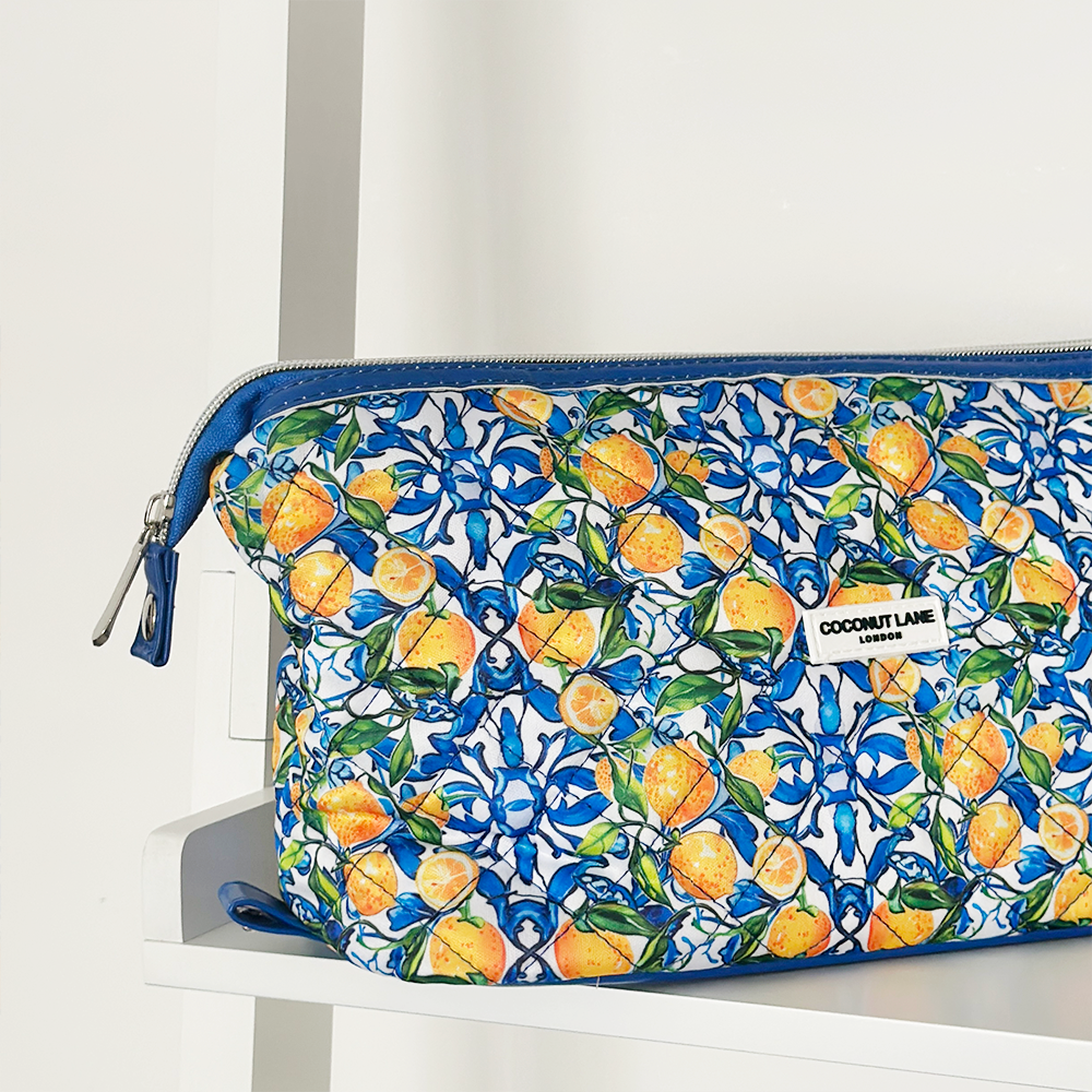 Coconut Lane - Vendita all'ingrosso Borsa per trucchi/cosmetici - Magic Lifestyle Pouch - Pochette trapuntata con stampa Amalfi Lemon5