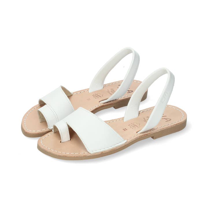 Finger sandal for women in white color for wholesale by Ria Menorca
