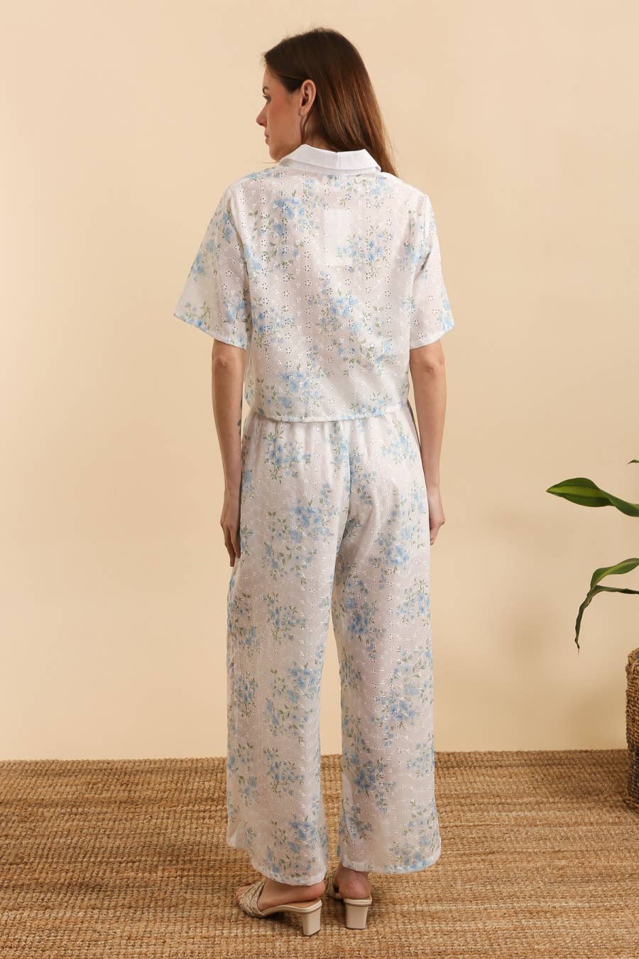 Azul Conjunto de camisa y pantalones con bordado inglés L303 de venta al por mayor en Faire4