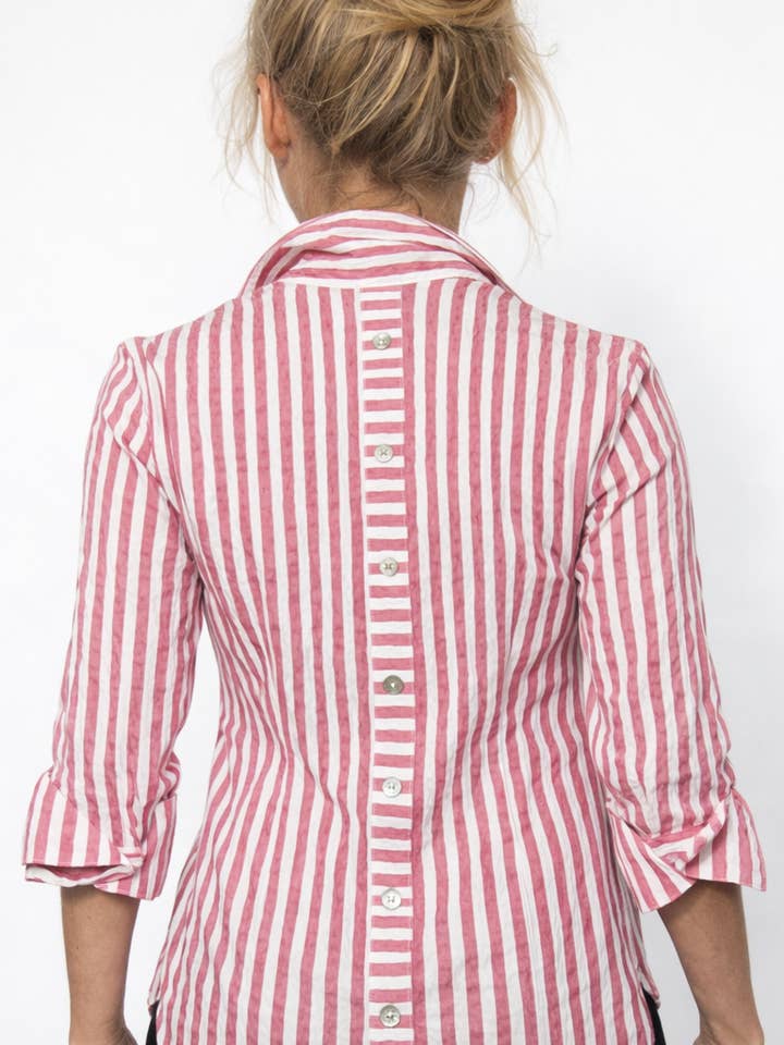 Upper East‑blusen för wholesale av J'envie