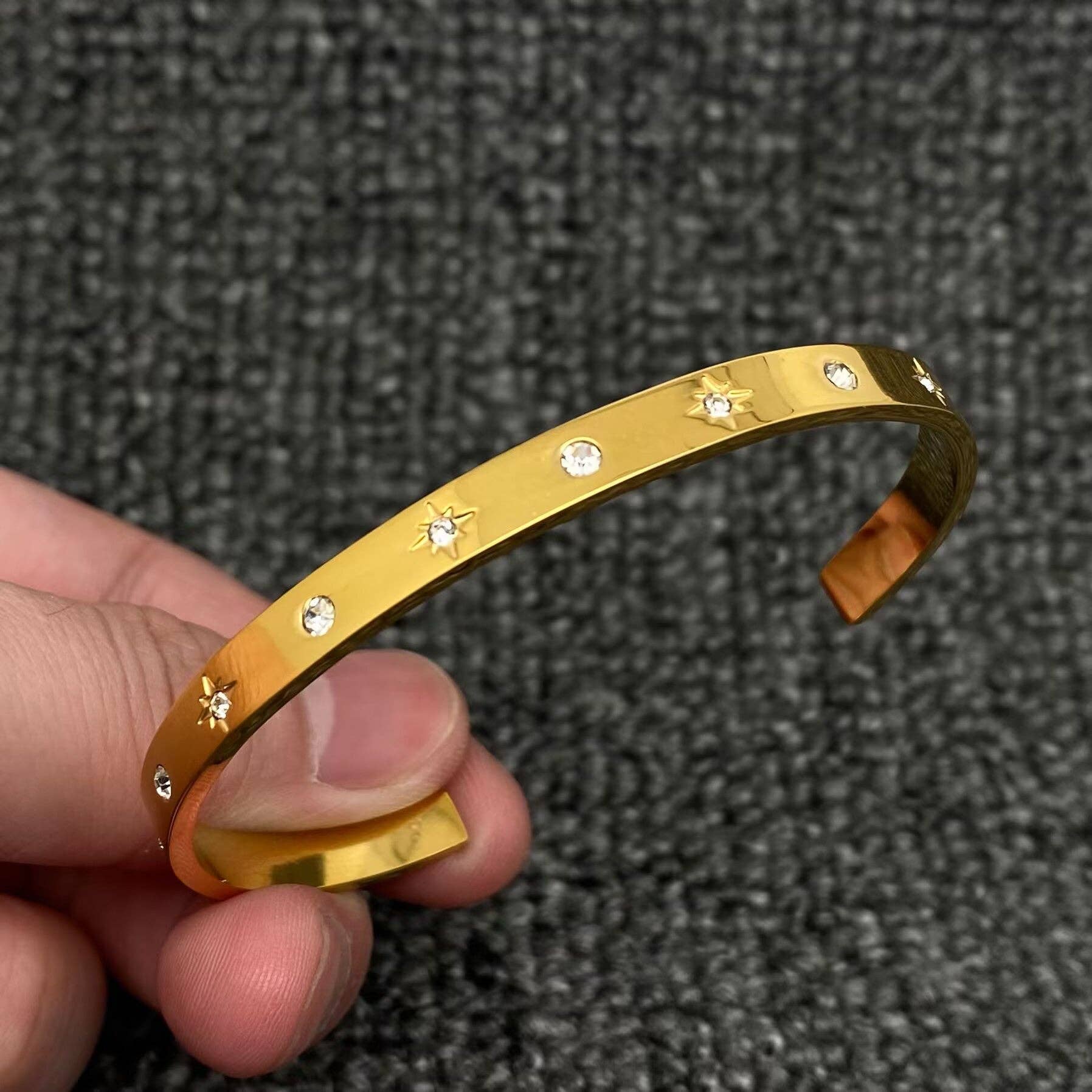 Mio Queena - Wholesale Cuff Bracelet - Cubic Zirconia Stars 18K Golden S.Steel Cuff - FGS/MS0