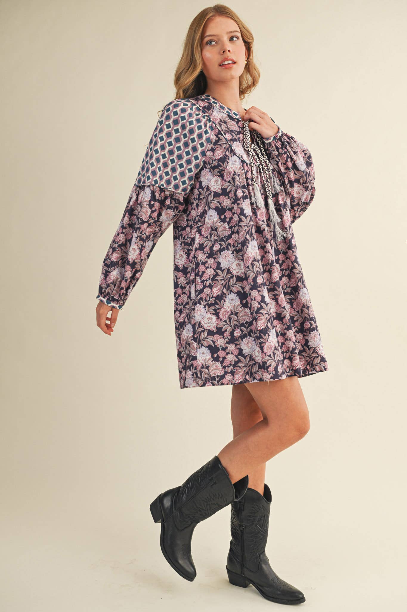 &MERCI - Wholesale Dress - Women's - FLORAL CONTRAST SLEEVE MINI DRESS MDR416910