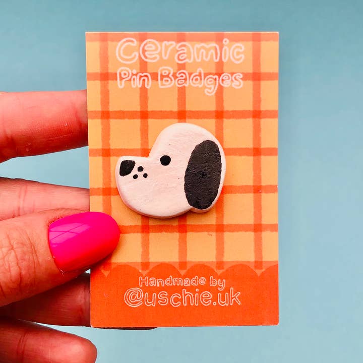 Broche chien en céramique pour la vente par Uschie
