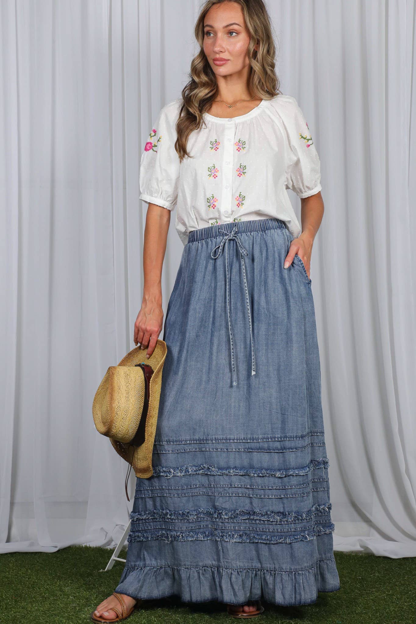 Vine & Love - Wholesale Skirt - Women's - Ruffle Frayed Hem Chambray Casual Western Maxi Skirt VS8315117