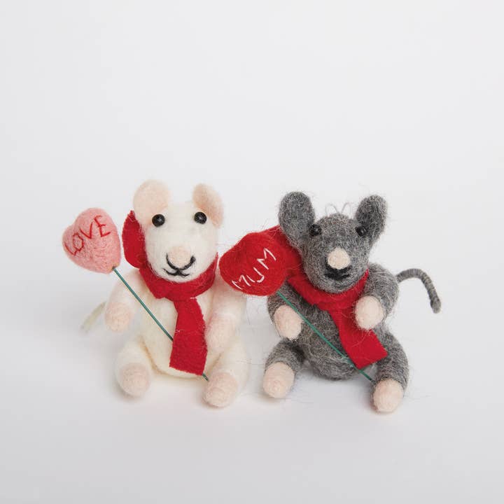 Simply Make: Needle Felting Craft Kit - Heart Mouse Duo Simply Make: Needle Felting Craft Kit - Heart Mouse Duo