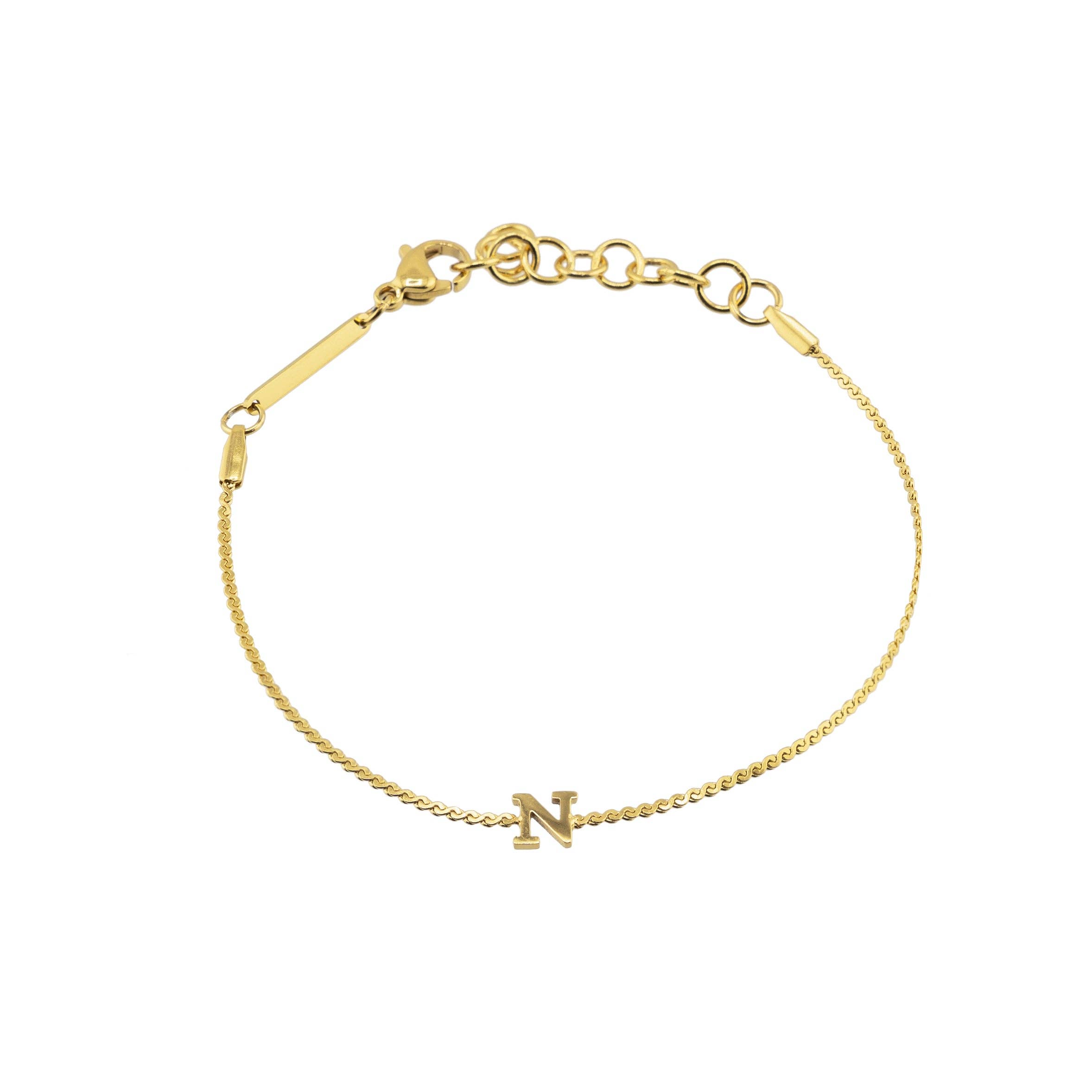 Brenda Grands Jewelry – Großhandel Armband mit Charms/Anhängern – Wasserdichtes zierliches Gold-Initialen-Armband29