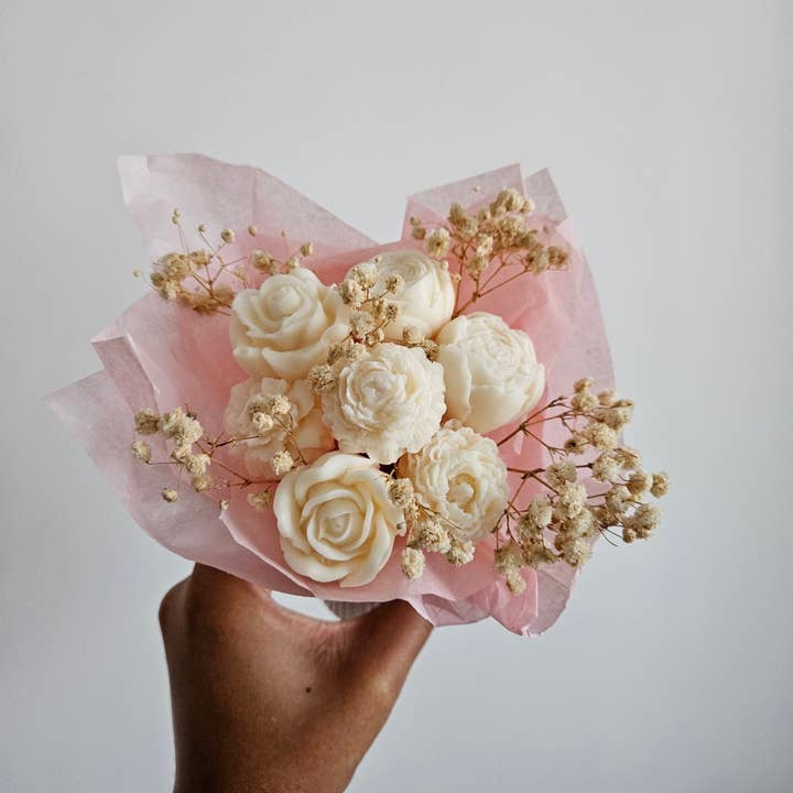 Bouquet of Scented Melting Flowers with Jesmonite Vase for wholesale by bel-jewelry