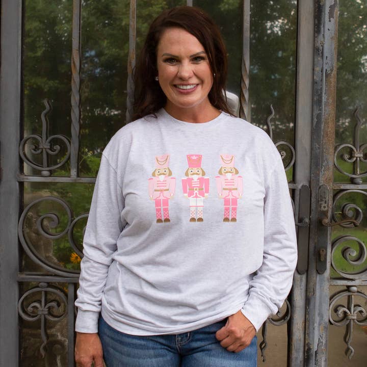 Blushing Nutcracker Långärmad T-shirt med rund hals Ljung Vit/Multi -Asst. för wholesale av The Royal Standard