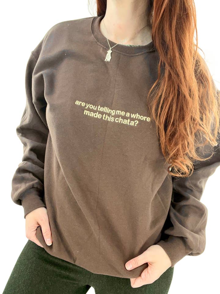 Sweatshirt unisexe - Qui a fait cette chata ? pour la vente par Totally Iced Out