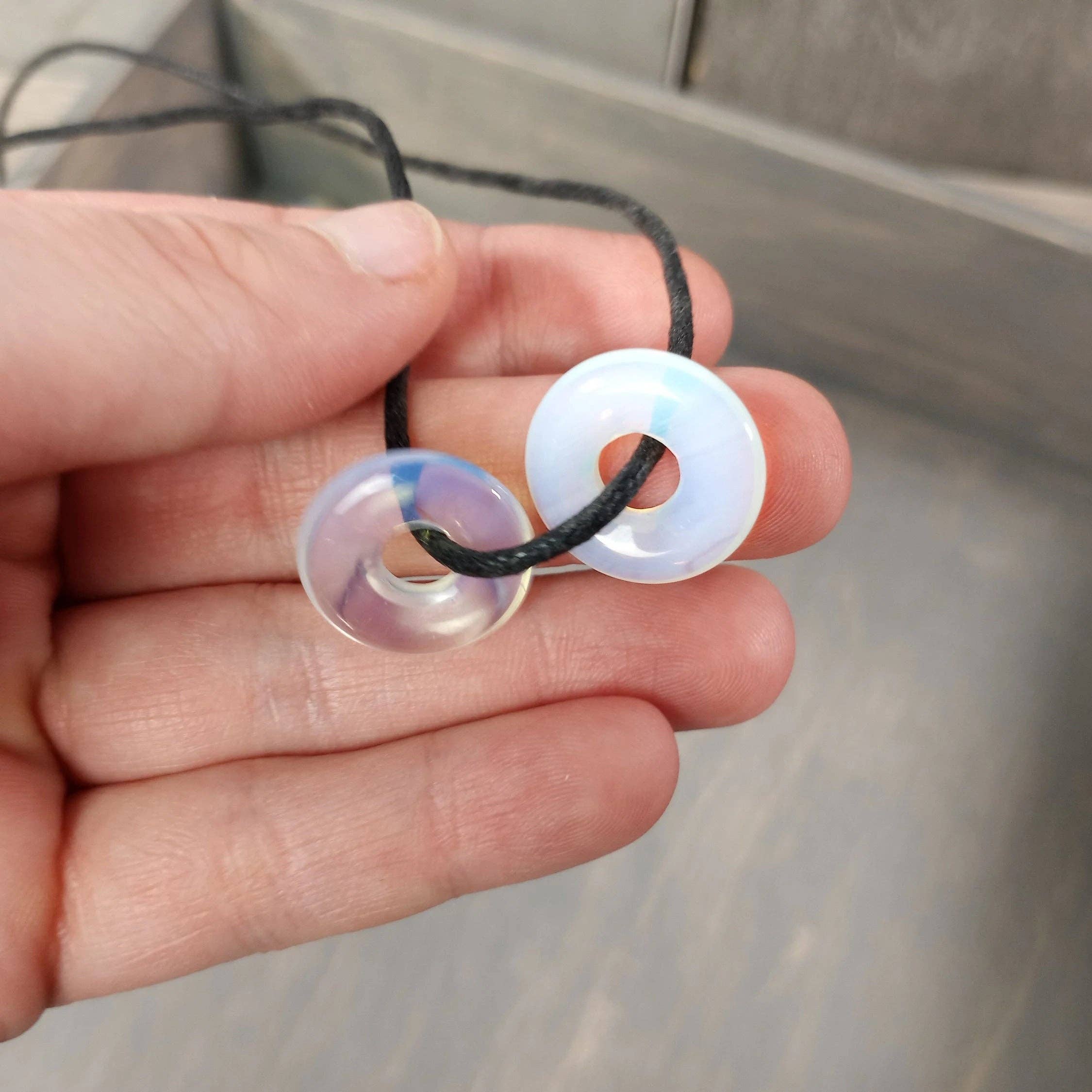 Keystone Crystals - Vente Pierre et cristal de spiritualité - Pendentifs donuts en pierres précieuses | Charms pi de 17 à 20 mm10