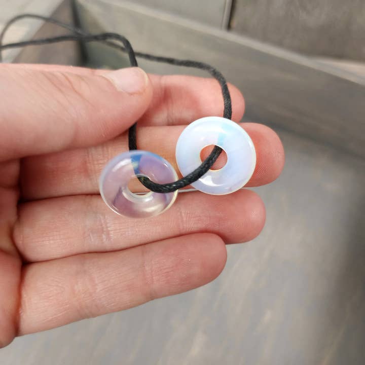 Keystone Crystals - Vente Pierre et cristal de spiritualité - Pendentifs donuts en pierres précieuses | Charms pi de 17 à 20 mm10