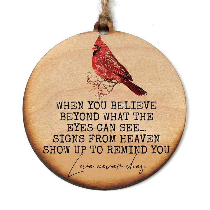 Décoration de Noël cardinale Love Never Dies pour la vente par Driftless Studios