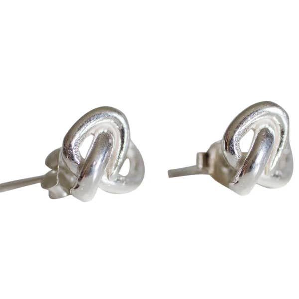 Orecchini piccoli a forma di scarabocchio per la vendita all'ingrosso da parte di Karen Hallam Jewelry