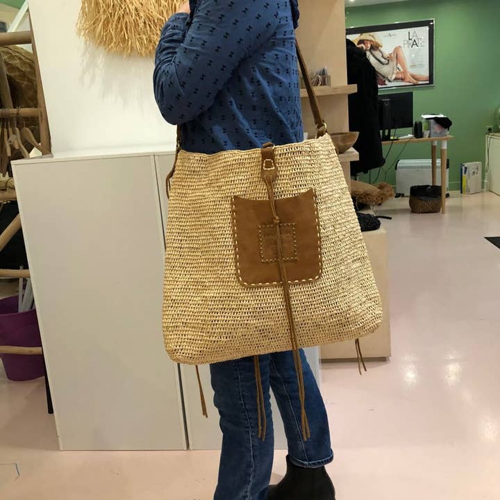 Naturel Roble Una SS23 - Raffia Oversized Bag for wholesale on Faire