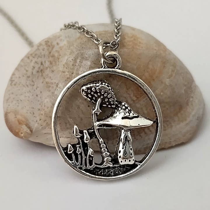 Piccadilly Pendants - Venta al por mayor Collares con colgantes/abalorios - Collar de plata con forma de hongo, collar natural, joyas extravagantes