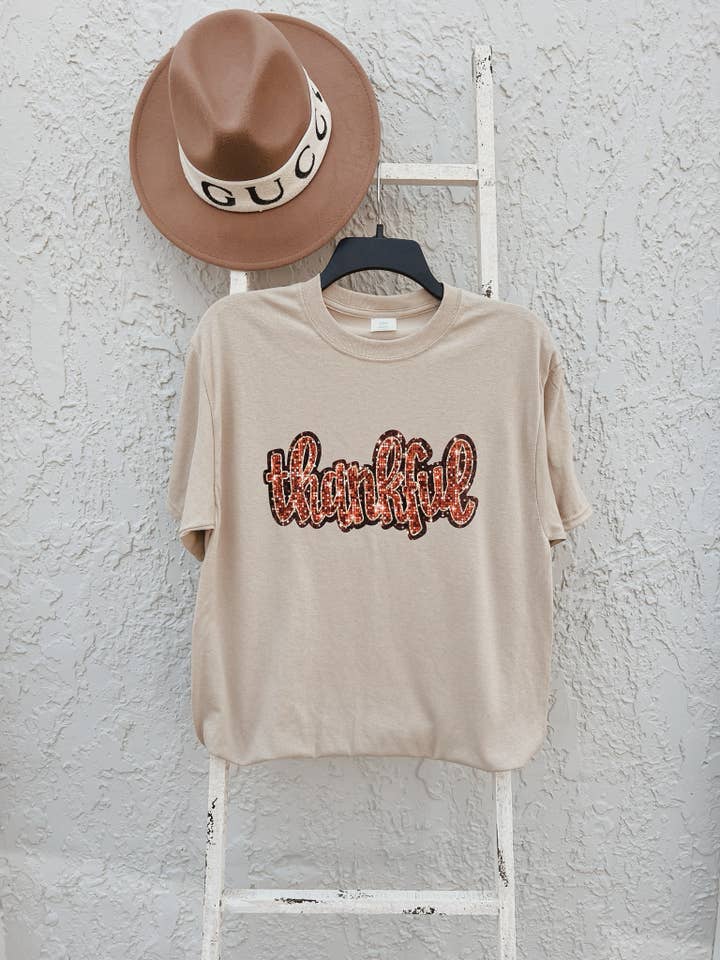 T-shirt Thankful en faux sequins pour la vente par Signs By Aprils LLC
