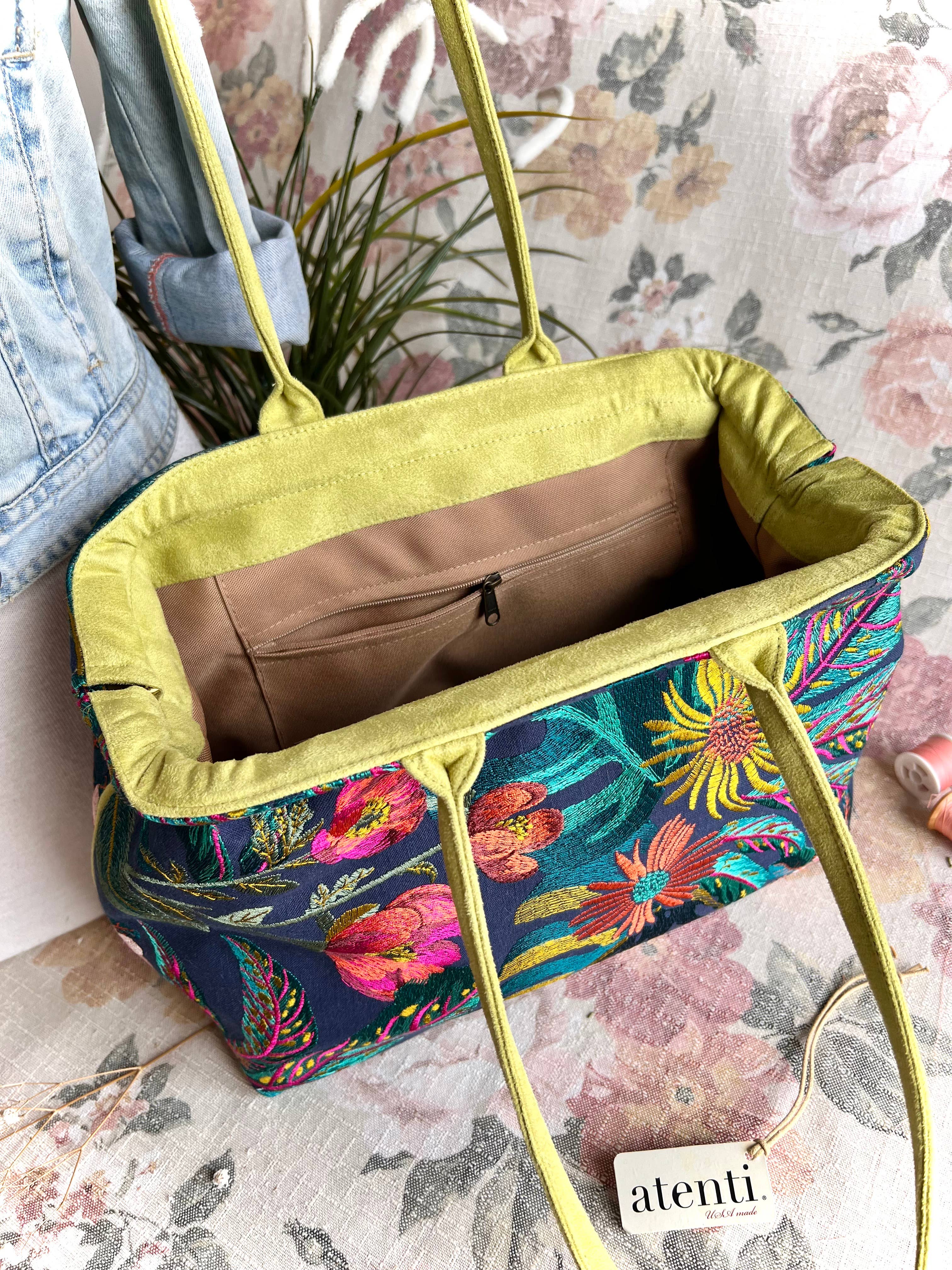 Atenti – Mala com alça superior – Mulher por atacado – Bolsa Doutora Moderna Flora Molly com Armação de Metal e Fecho de Pressão2