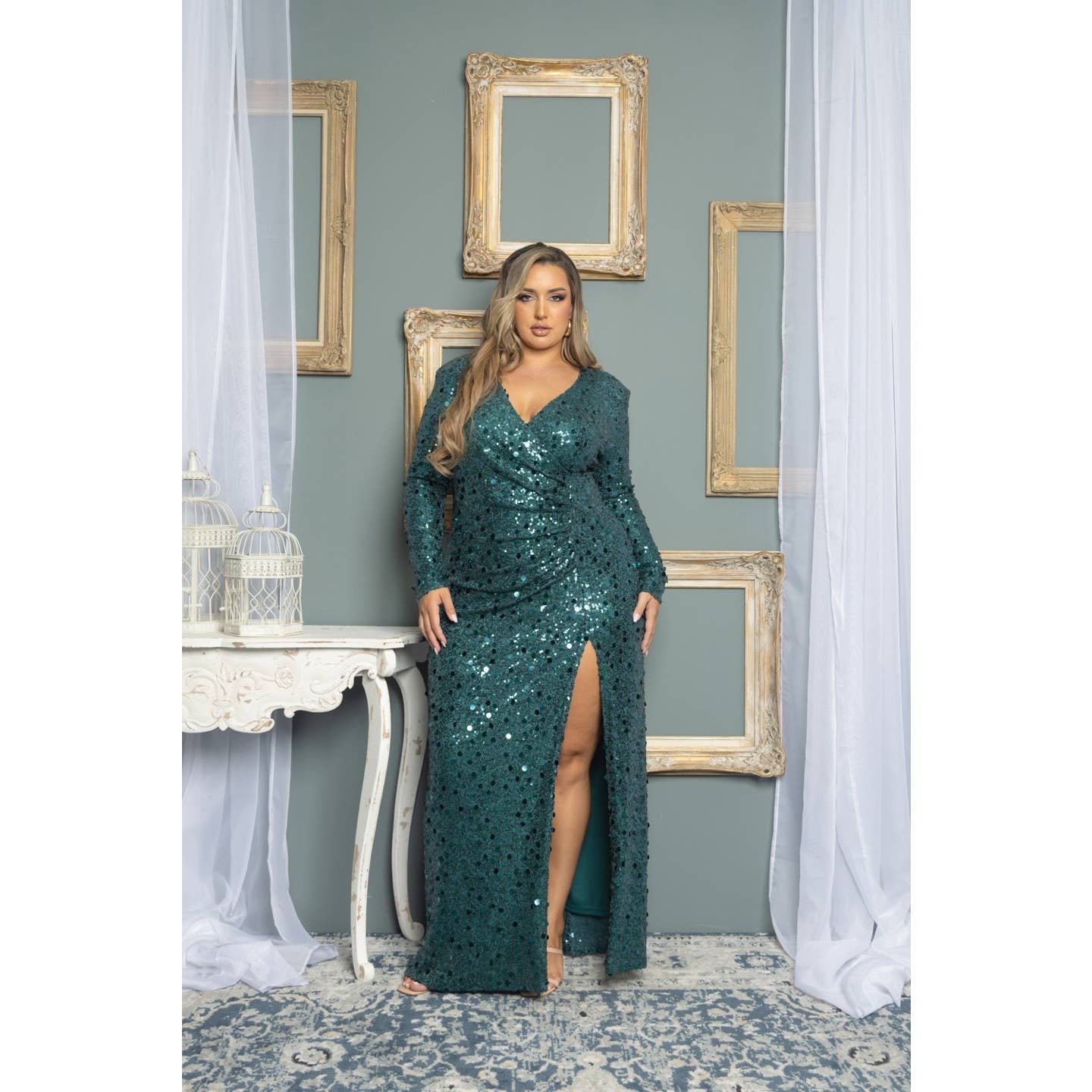 Curve Market - Vente Robe de soirée – femme - GRANDE TAILLE AVEC SURPLIS DE SEQUINS SUR LES CÔTÉS ET FRONCES À MANCHES LONGUES 6