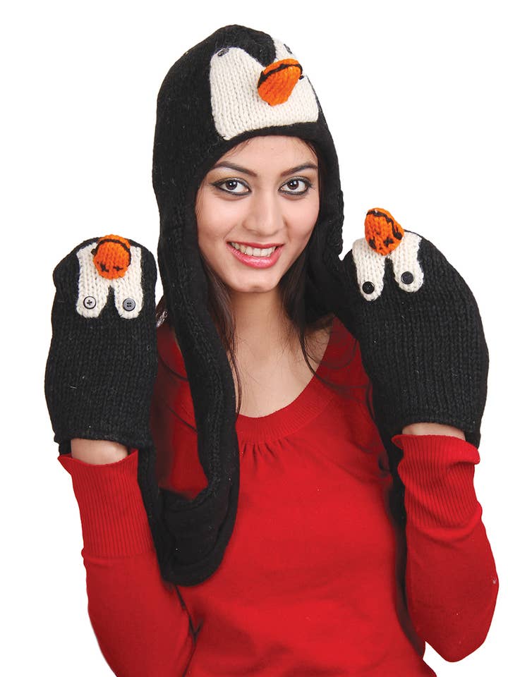Chapeau d'animal à tête de pingouin avec écharpes pour la vente par The Collection Royal / Royal Handicrafts