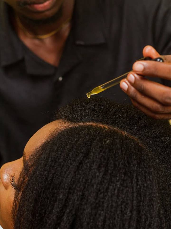 Haarritual - Die Kraft von Schwarzkümmel und Arganöl für den Großhandel von Nuraya organic cosmetics