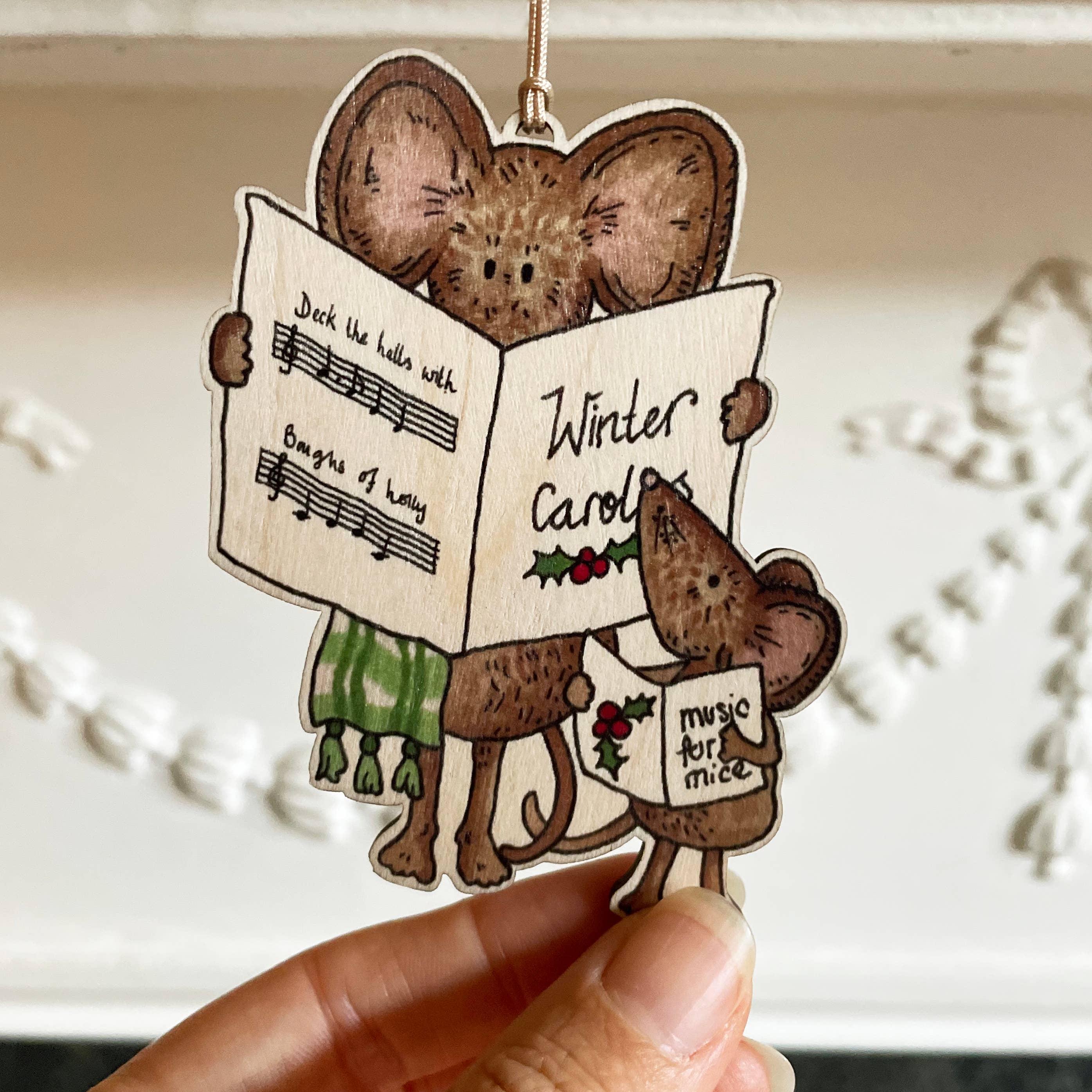 Fearless Flamingo – wholesale Ornament – Carol Singing mice wooden Christmas tree decoration | Eco3