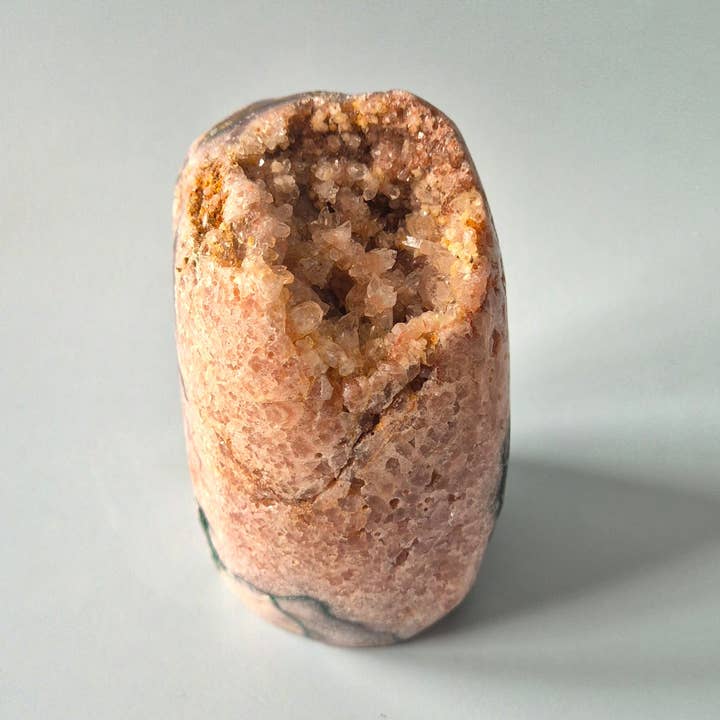 XL Pietra Preziosa Druzy Ametista Rosa Geode Freeform di 1154 grammi Pezzo Unico per la vendita all'ingrosso da parte di Moonlight Gemstones