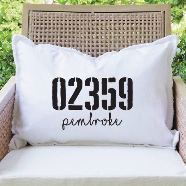 Coussin lombaire personnalisé City & Zip Code pour la vente par Rustic Marlin