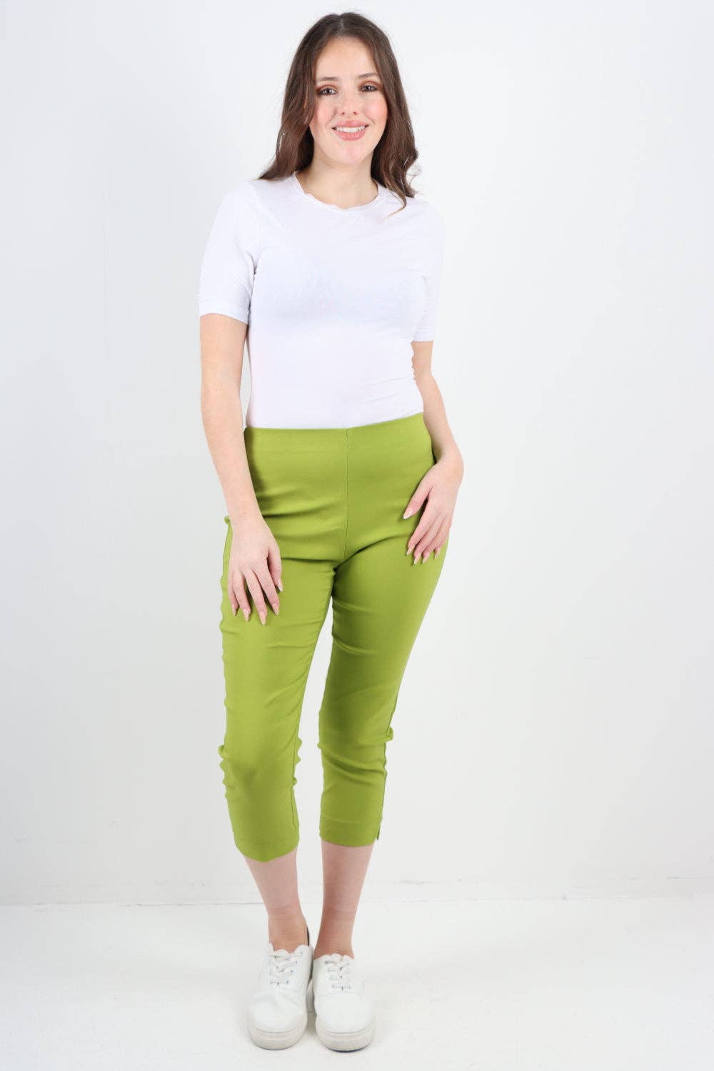 Miss Bold - Vendita all'ingrosso Pantalone - Donna - Pantaloni Capri in tinta unita italiana21