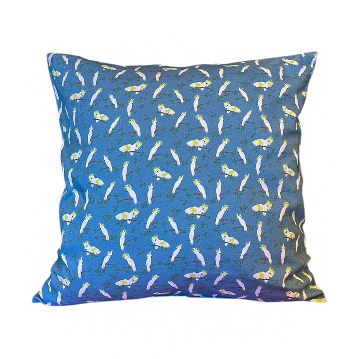 Copricuscino in cotone riciclato con Cacatua ciuffogiallo per la vendita all'ingrosso da parte di Red Parka