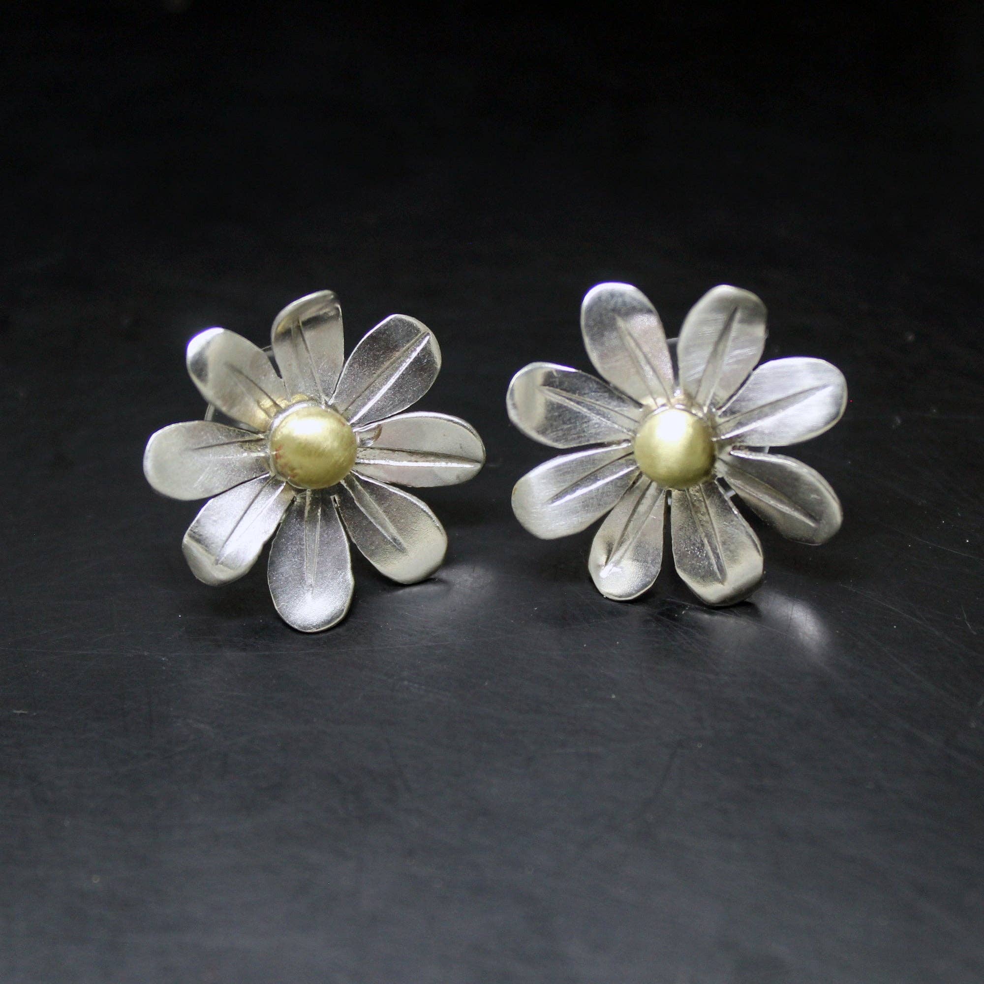 Plataica - Wholesale Stud/Post Earrings - Daisy Earrings in 925 Silver and Brass
