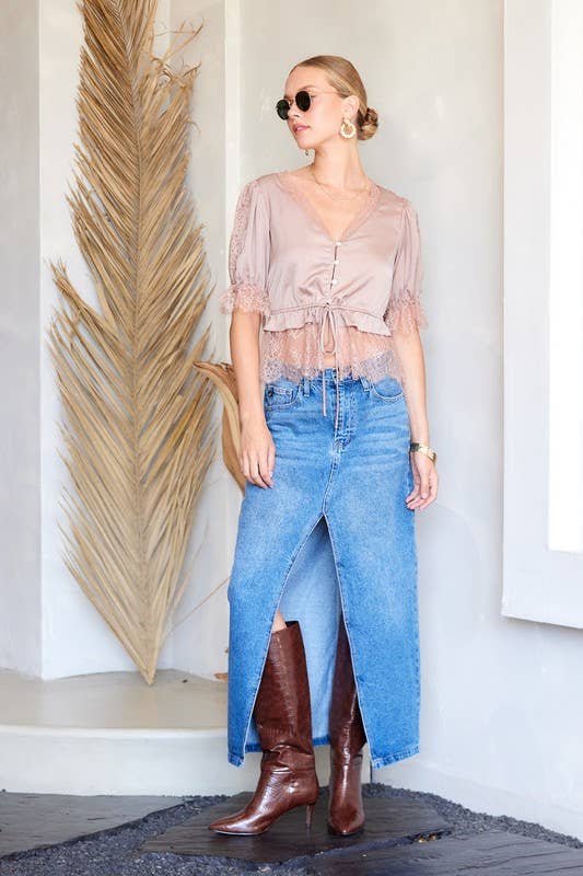 Moka Top en satin avec bordure en dentelle en vente sur Faire10