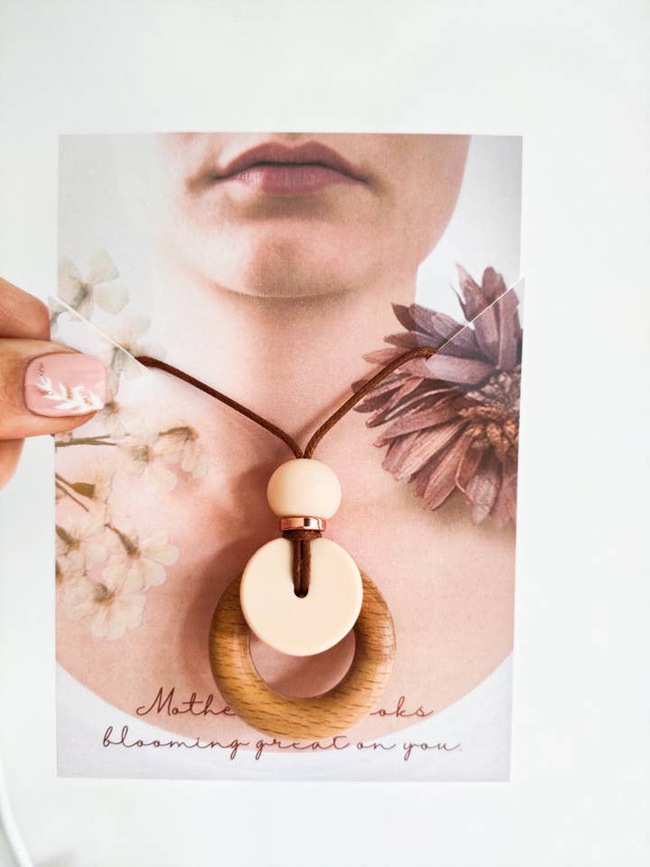 Cream Pendant for wholesale by Bennie Blooms