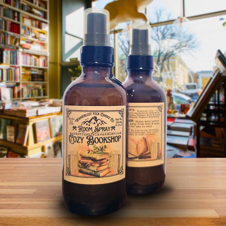 Cozy Bookshop | Bookish | Spray d'ambiance non toxique pour la vente par Wanderlust Folk