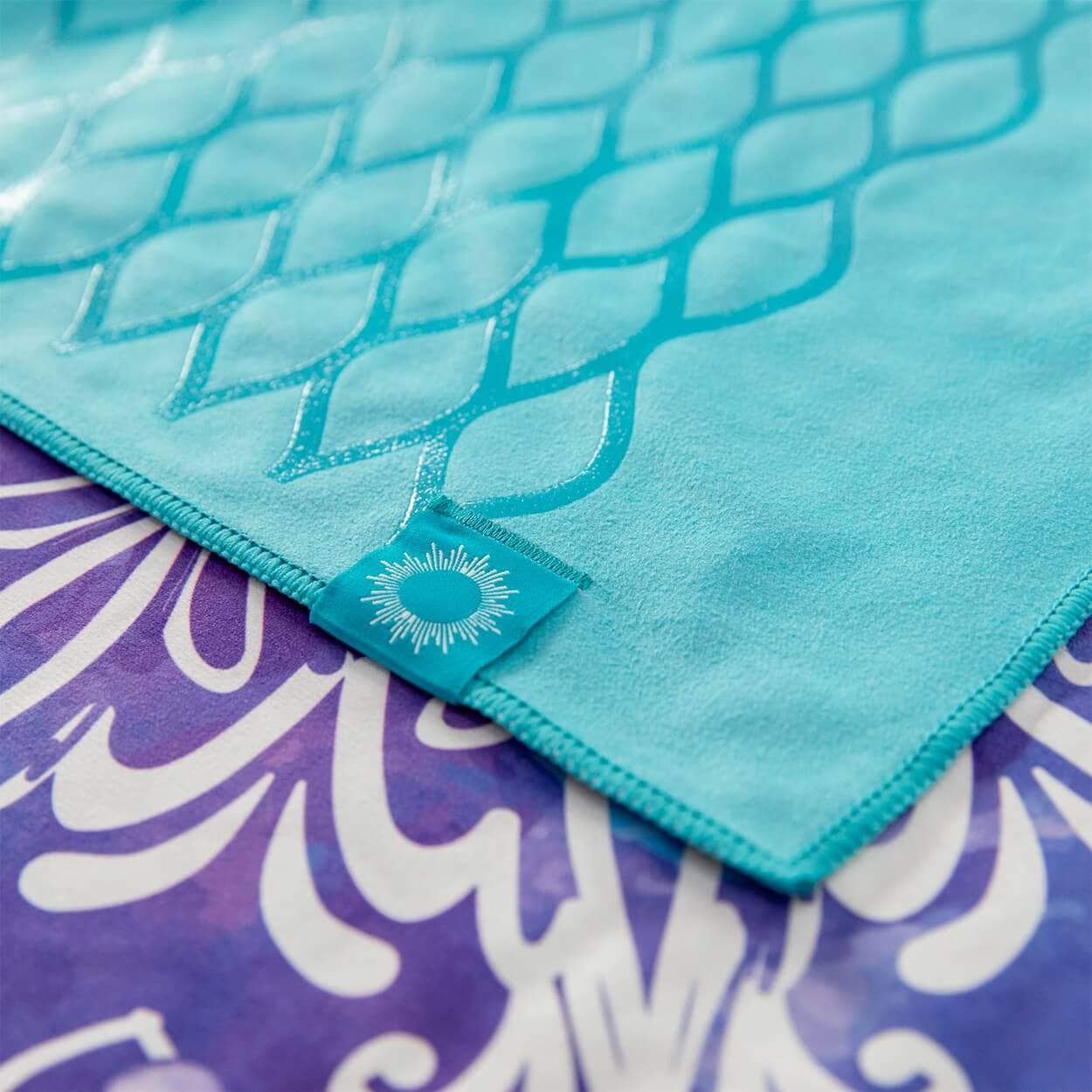 Divasya - Wholesale Yoga Towel - Yoga Towel Set | 1 Yoga Towel with Silicone Honeycomb Structure & 1 Face Towel | in 6 Colors7