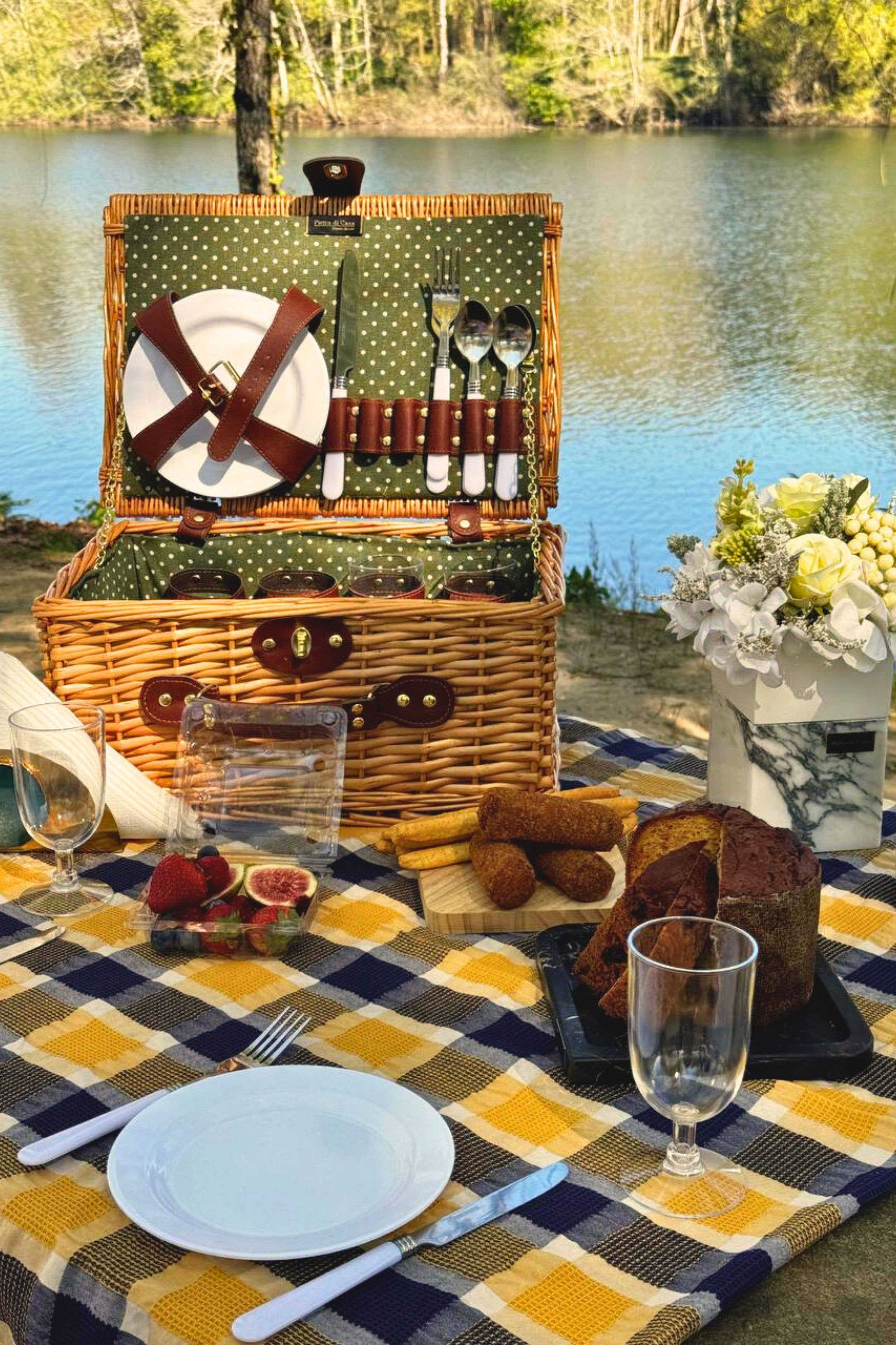 PIETRA DI CASA – Engroshandel Picnickurv – Picnic kurv til 4 personer - The Picnic Basket 75