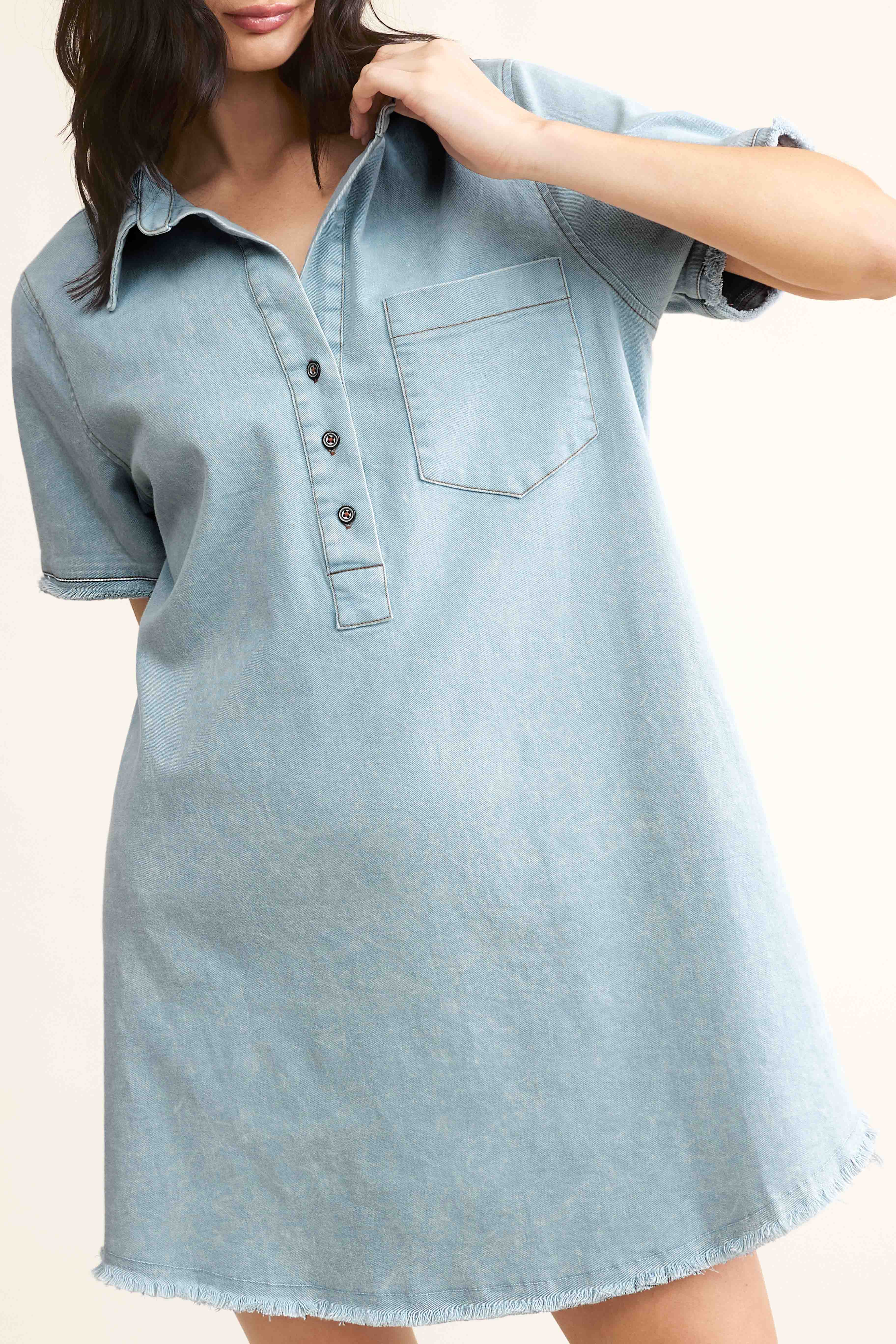 Cielo MCD9319-Abito a tunica in denim chiaro con bordo grezzo lavato minerale in vendita all'ingrosso su Faire8