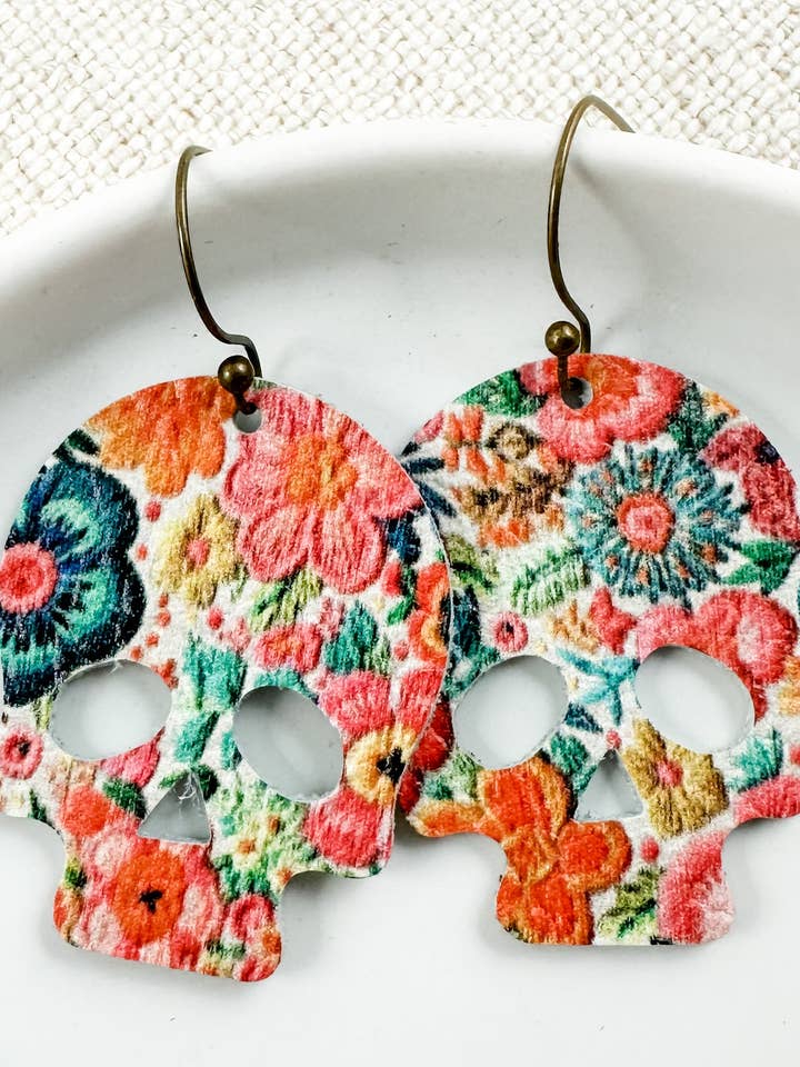 Orecchini Teschio di Fiori di Campo per la vendita all'ingrosso da parte di Anabelle+Oak