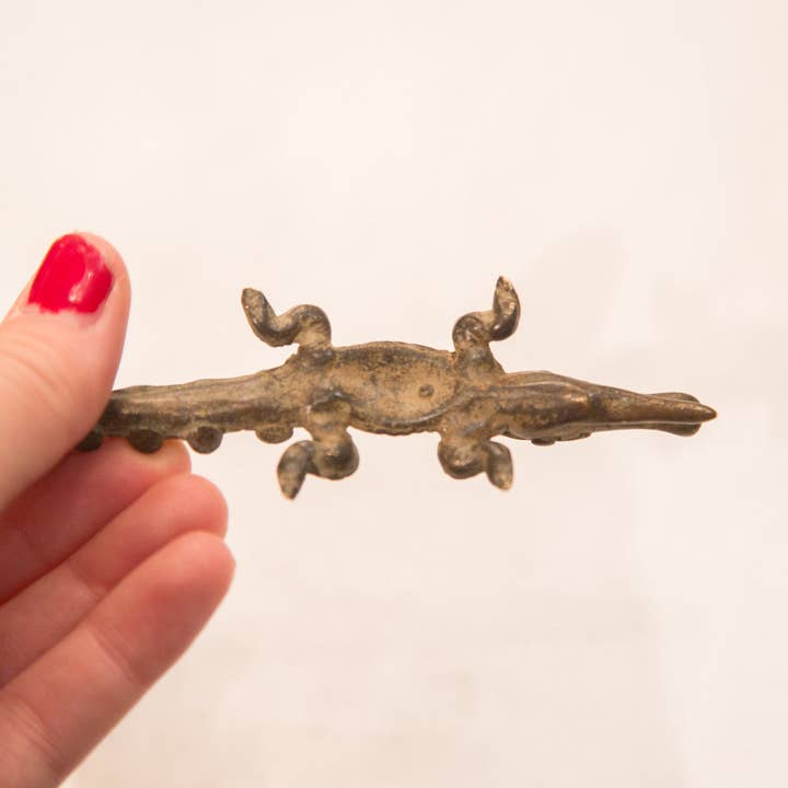 Old New House – Großhandel Skulptur – Vintage dunkles Krokodil Bronze Gold Gewicht