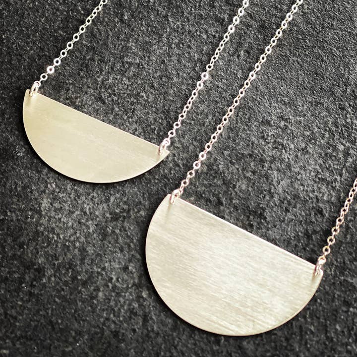 Collier Thirds - Grand pour la vente par Allison Mooney Design