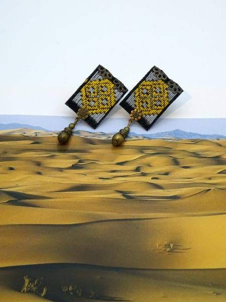 Boucles d'oreilles brodées pour la vente par Shirin Persia