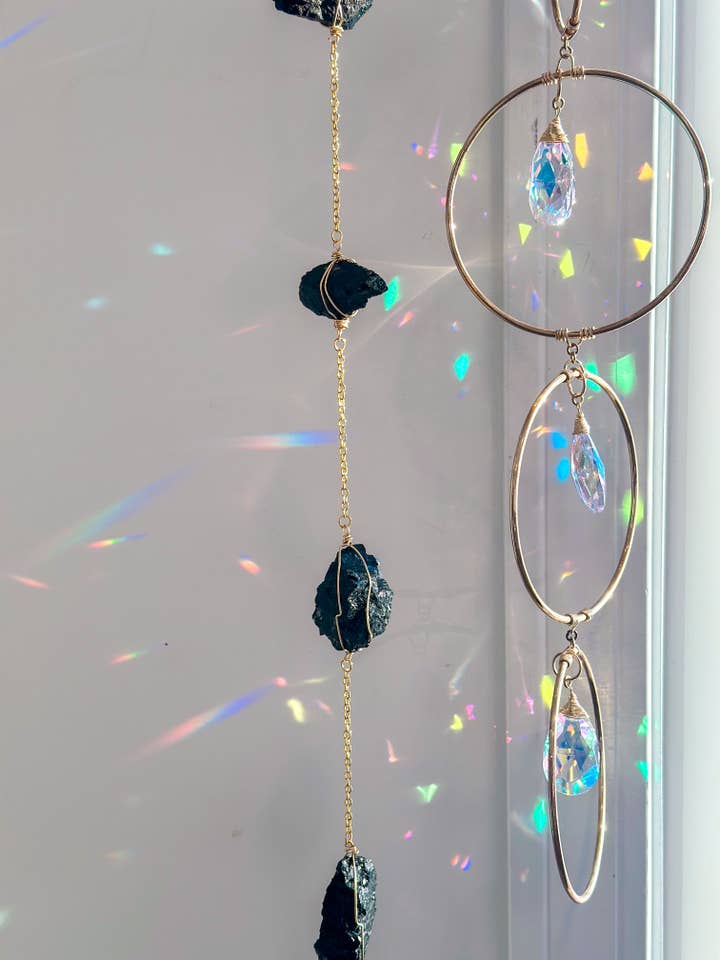 Svart turmalin kristallgirlang | Skyddande heminredning för wholesale av Elise Marie DeSigns